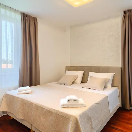 Villa Beautiful Bruna With Jacuzzi In