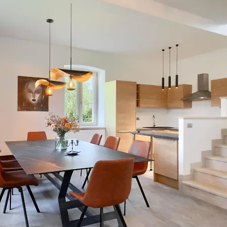 Beautiful Bruna With Jacuzzi In Пореч