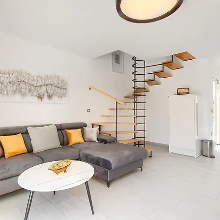 Villa Beautiful Bruna With Jacuzzi In *