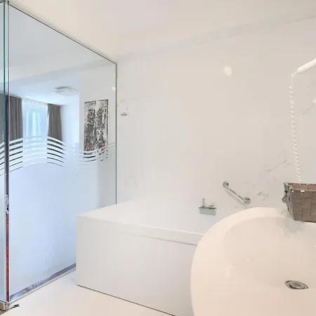 Beautiful Bruna With Jacuzzi In