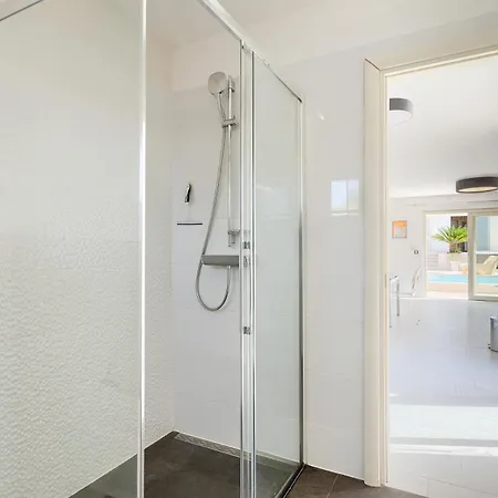 Вілла Beautiful Bruna With Jacuzzi In