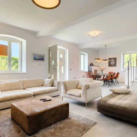 Вілла Beautiful Bruna With Jacuzzi In Пореч