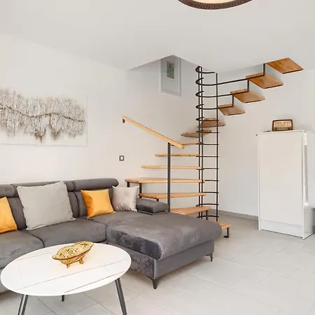 Beautiful Bruna With Jacuzzi In