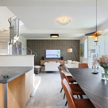 Beautiful Bruna With Jacuzzi In Villa *