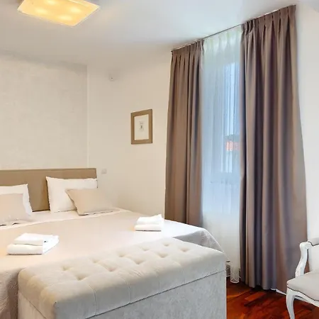 Beautiful Bruna With Jacuzzi In