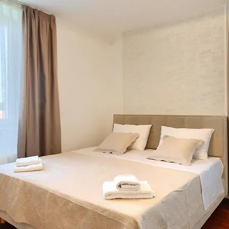 Beautiful Bruna With Jacuzzi In