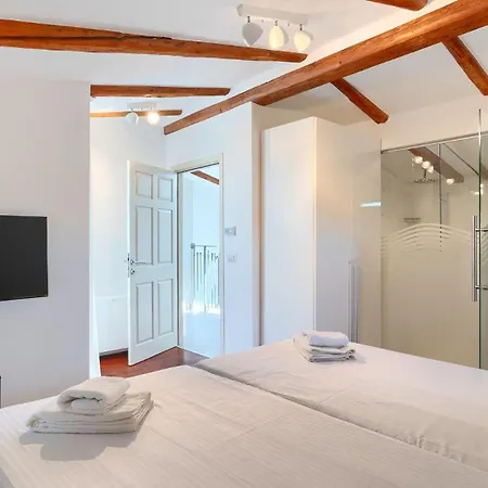 Villa Beautiful Bruna With Jacuzzi In *