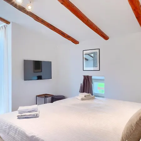 Villa Beautiful Bruna With Jacuzzi In Poreč