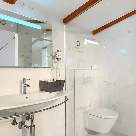 Villa Beautiful Bruna With Jacuzzi In Poreč