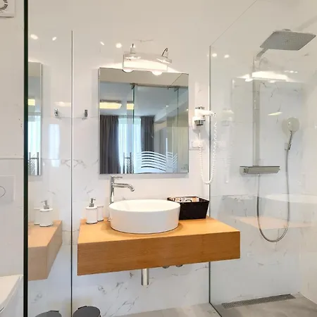 Beautiful Bruna With Jacuzzi In