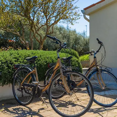 Beautiful Bruna With Jacuzzi In Villa