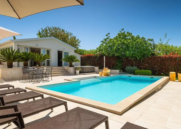 Beautiful Bruna With Jacuzzi In *