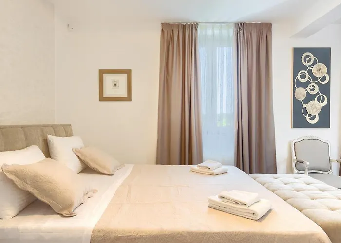 וילה Beautiful Bruna With Jacuzzi In פורץ