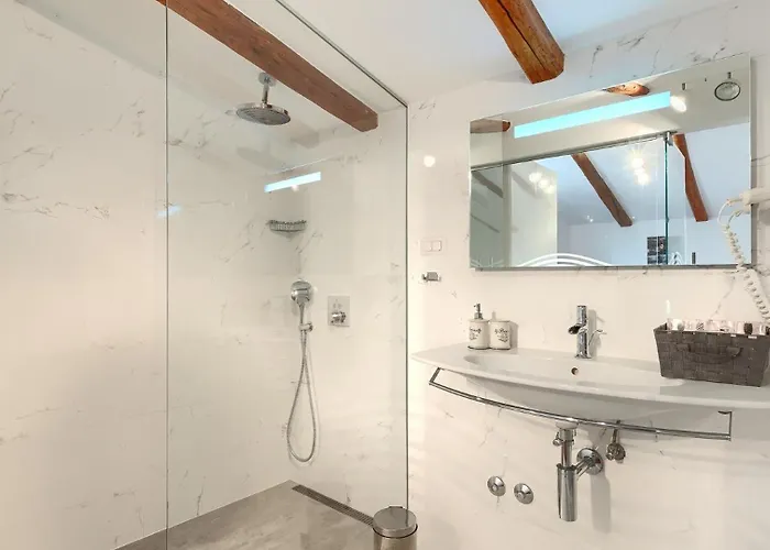 וילה Beautiful Bruna With Jacuzzi In פורץ