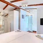 Beautiful Bruna With Jacuzzi In Villa