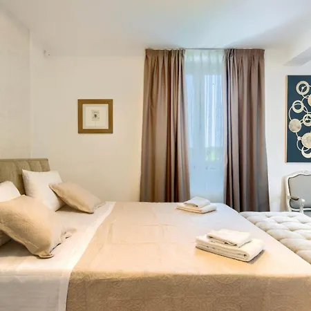 Villa Beautiful Bruna With Jacuzzi In Porec