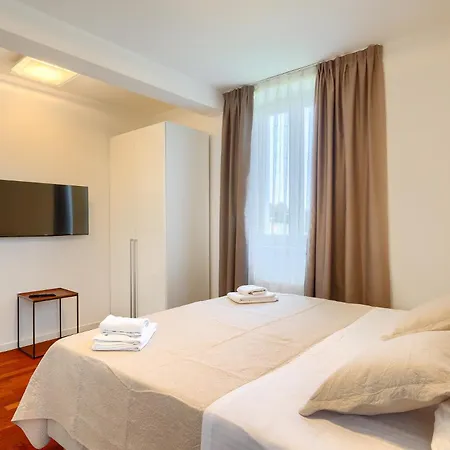 Beautiful Bruna With Jacuzzi In Porec