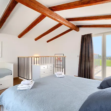 Villa Beautiful Bruna With Jacuzzi In Porec