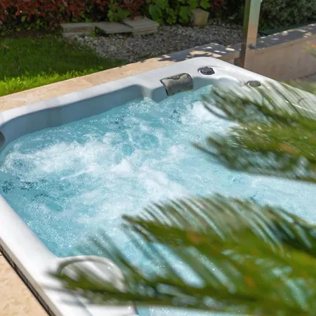 Beautiful Bruna With Jacuzzi In Porec