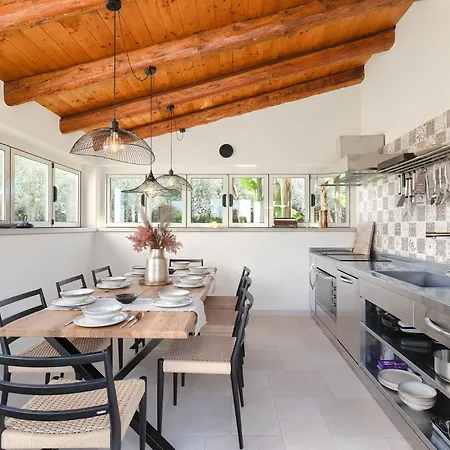 Beautiful Bruna With Jacuzzi In 波雷奇