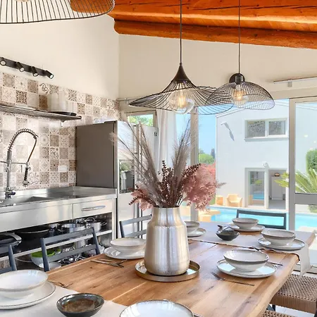 别墅 Beautiful Bruna With Jacuzzi In *