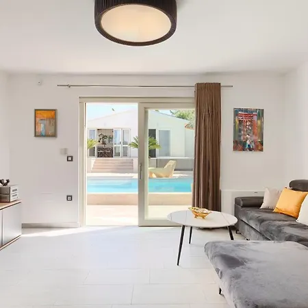 Villa Beautiful Bruna With Jacuzzi In Porec