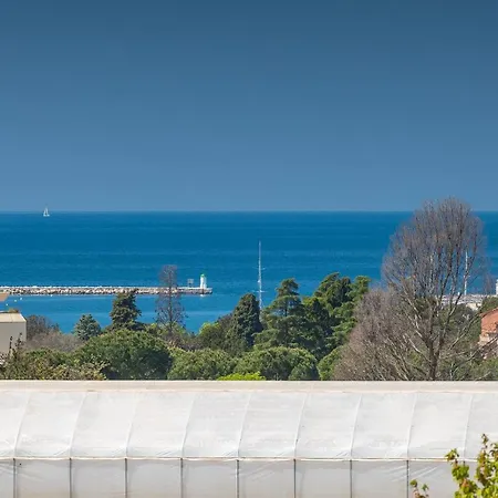 Beautiful Bruna With Jacuzzi In