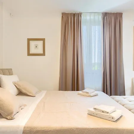 Villa Beautiful Bruna With Jacuzzi In Porec