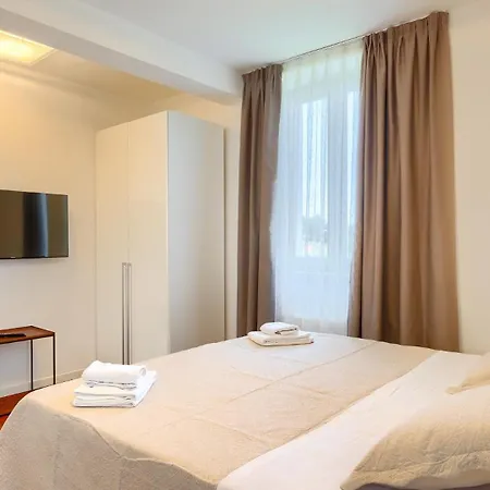 Beautiful Bruna With Jacuzzi In * 波雷奇