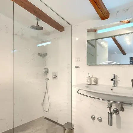 Villa Beautiful Bruna With Jacuzzi In Porec