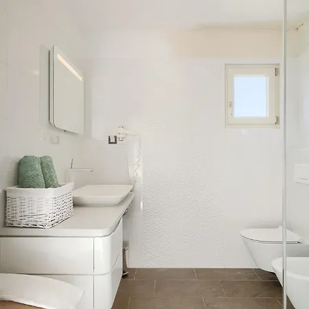 Beautiful Bruna With Jacuzzi In