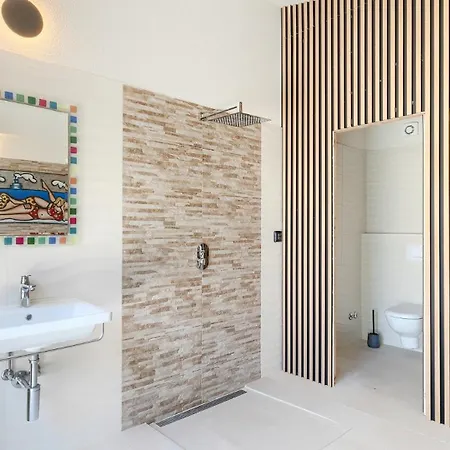 Beautiful Bruna With Jacuzzi In 波雷奇