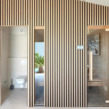 Beautiful Bruna With Jacuzzi In 别墅