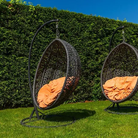 Beautiful Bruna With Jacuzzi In 别墅