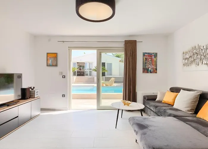 Villa Beautiful Bruna With Jacuzzi In Poreč