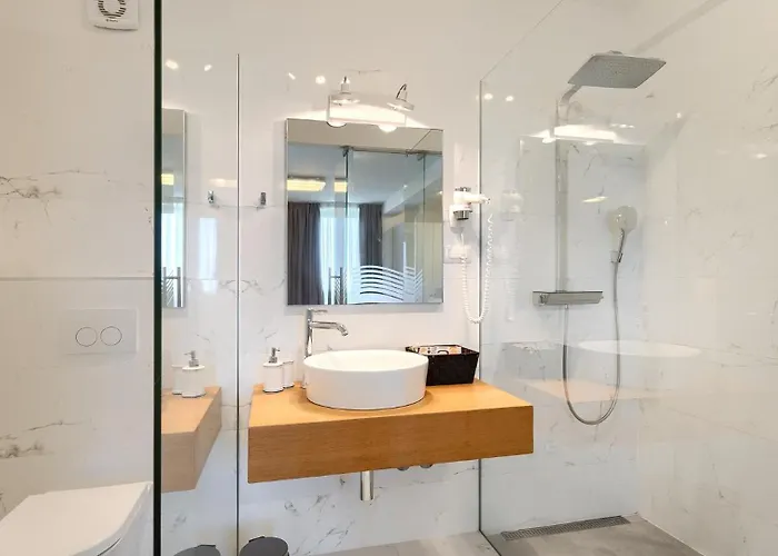 Beautiful Bruna With Jacuzzi In