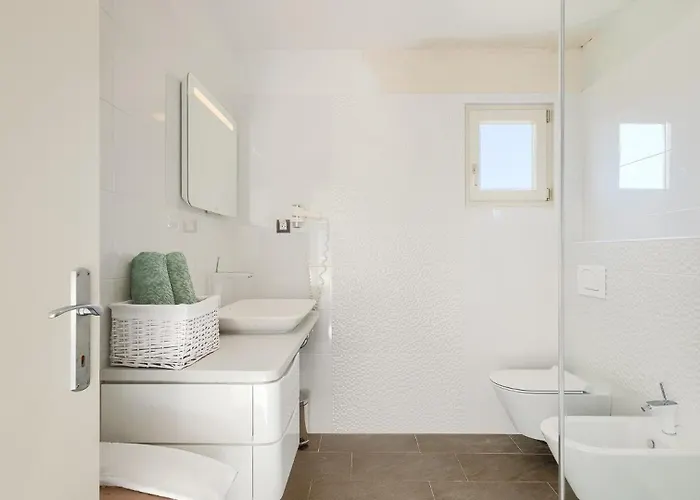 Beautiful Bruna With Jacuzzi In