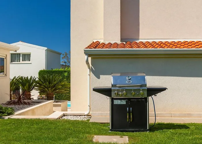 Beautiful Bruna With Jacuzzi In * Poreč