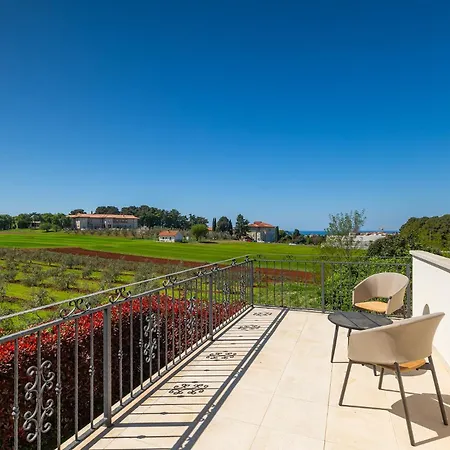 Vila Beautiful Bruna With Jacuzzi In