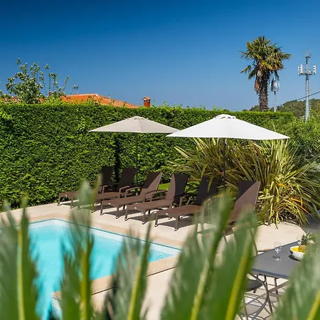 Villa Beautiful Bruna With Jacuzzi In