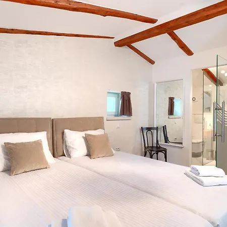 Villa Beautiful Bruna With Jacuzzi In Poreč