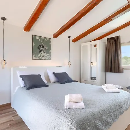 Beautiful Bruna With Jacuzzi In Poreč